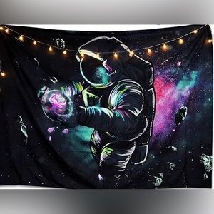 Spaceman holding rock tapestry( NOT W LIGHTS)